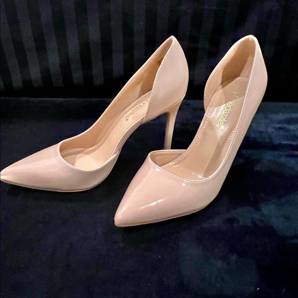 Shoedazzle beige pumps NEW IN BOX!